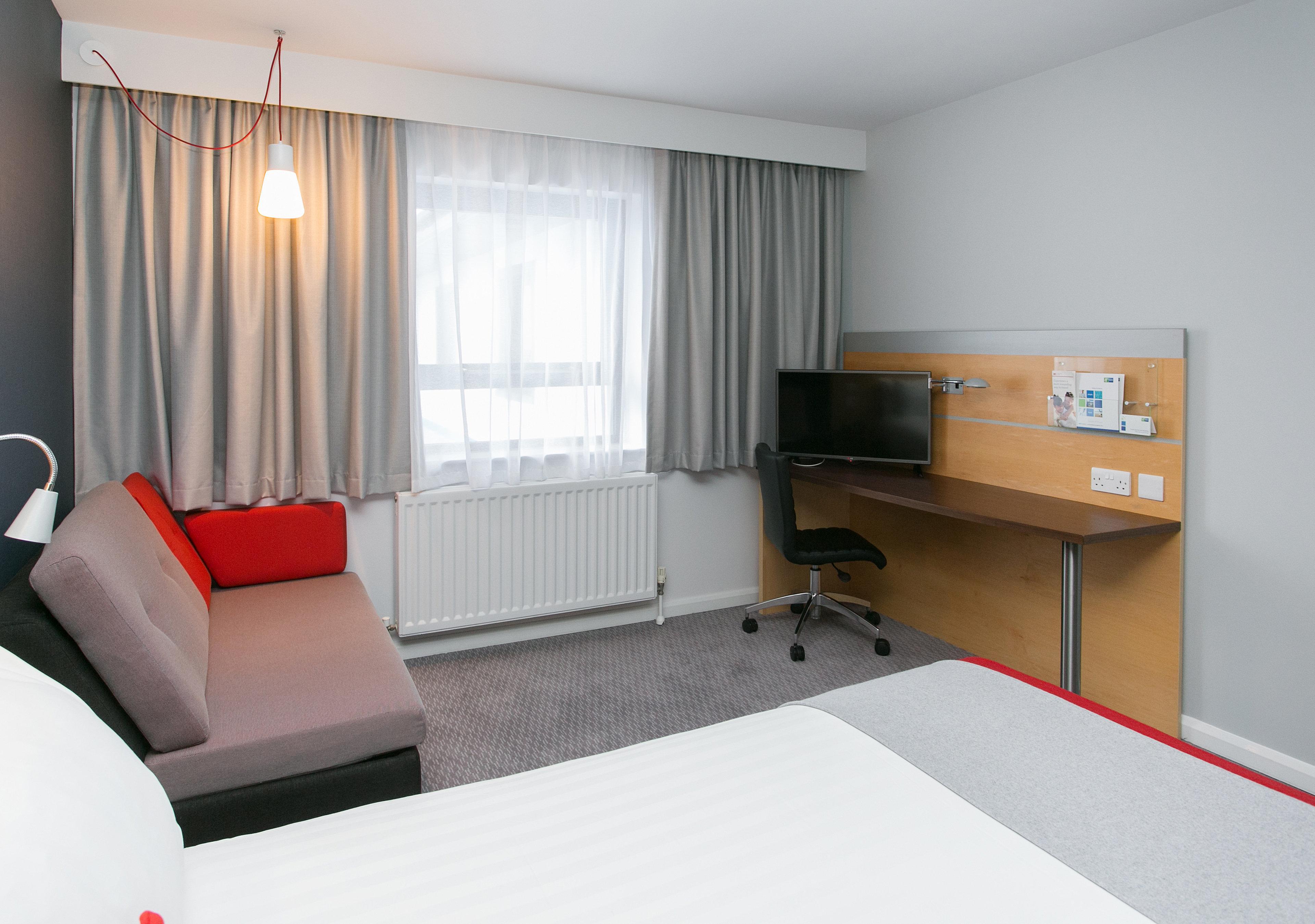 Holiday Inn Express Antrim By Ihg Экстерьер фото