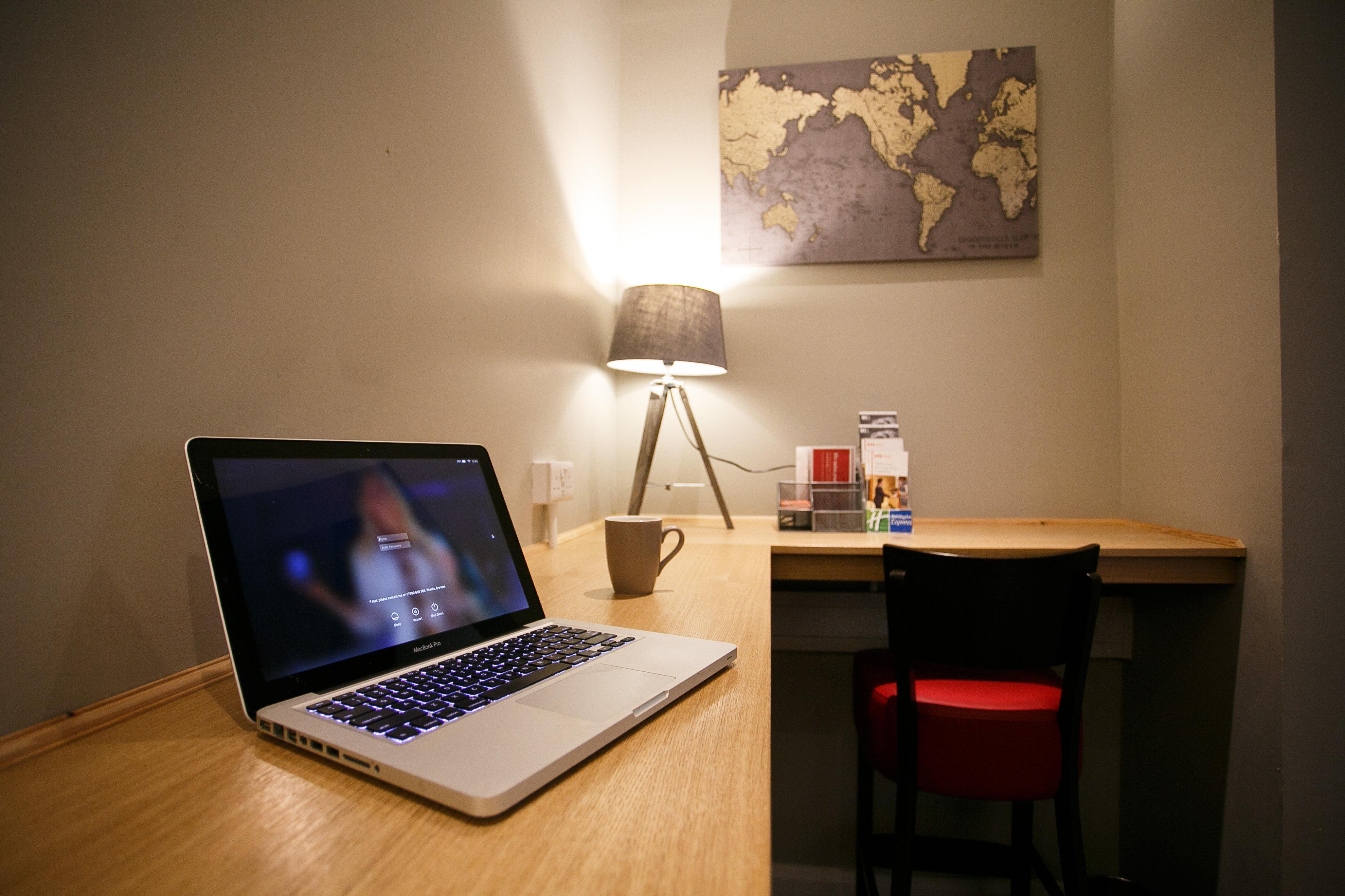 Holiday Inn Express Antrim By Ihg Экстерьер фото