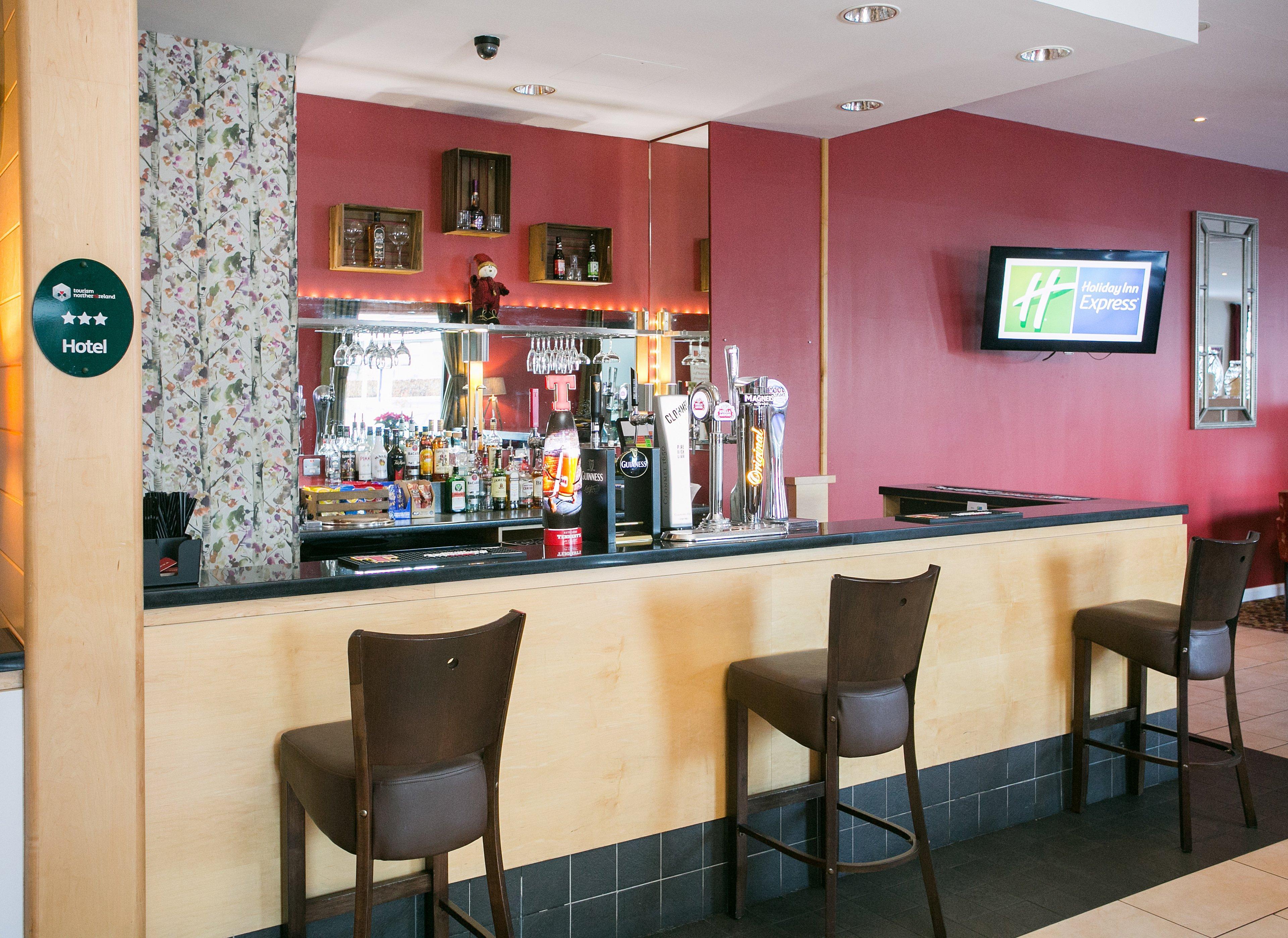 Holiday Inn Express Antrim By Ihg Экстерьер фото