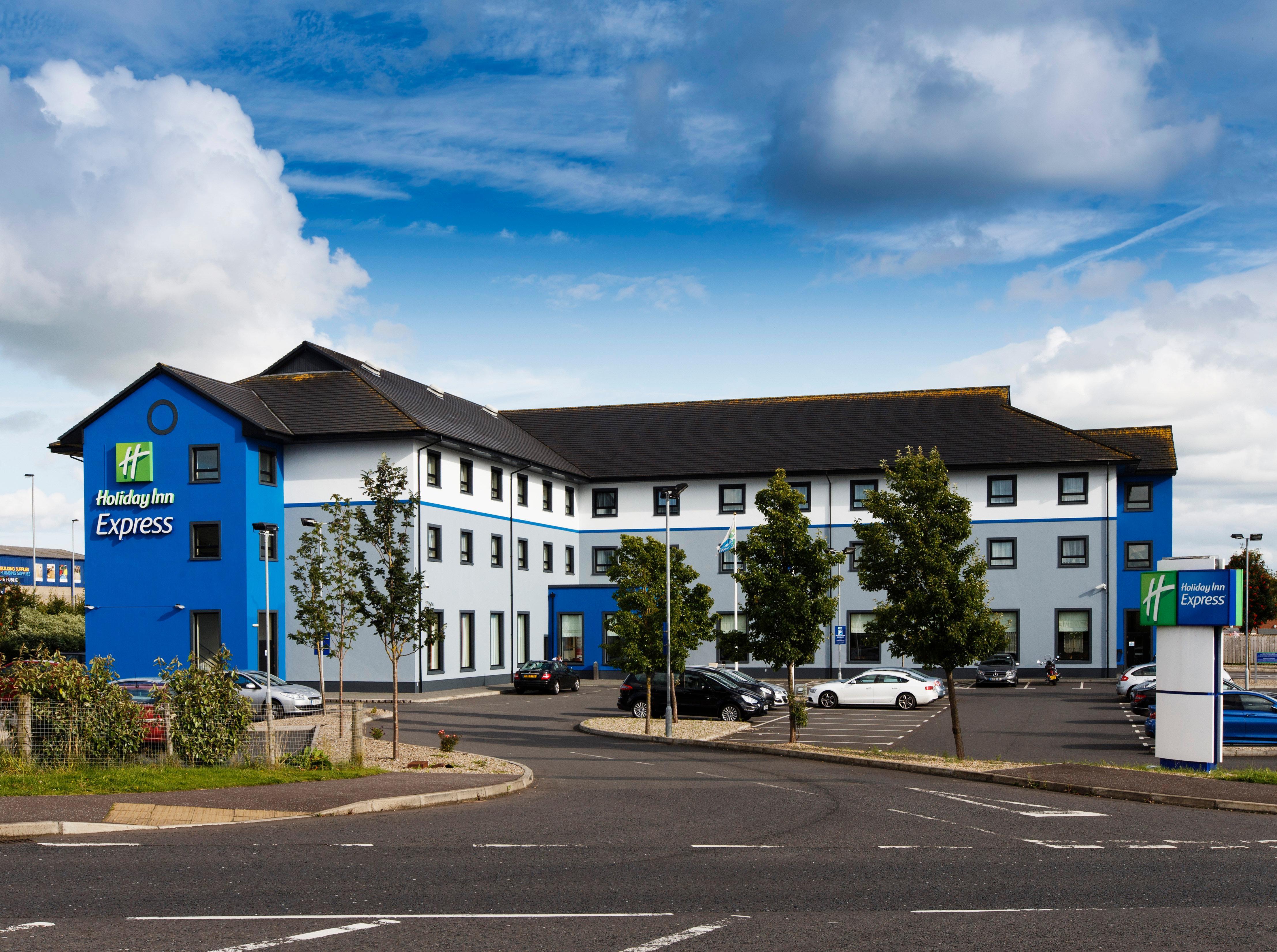 Holiday Inn Express Antrim By Ihg Экстерьер фото