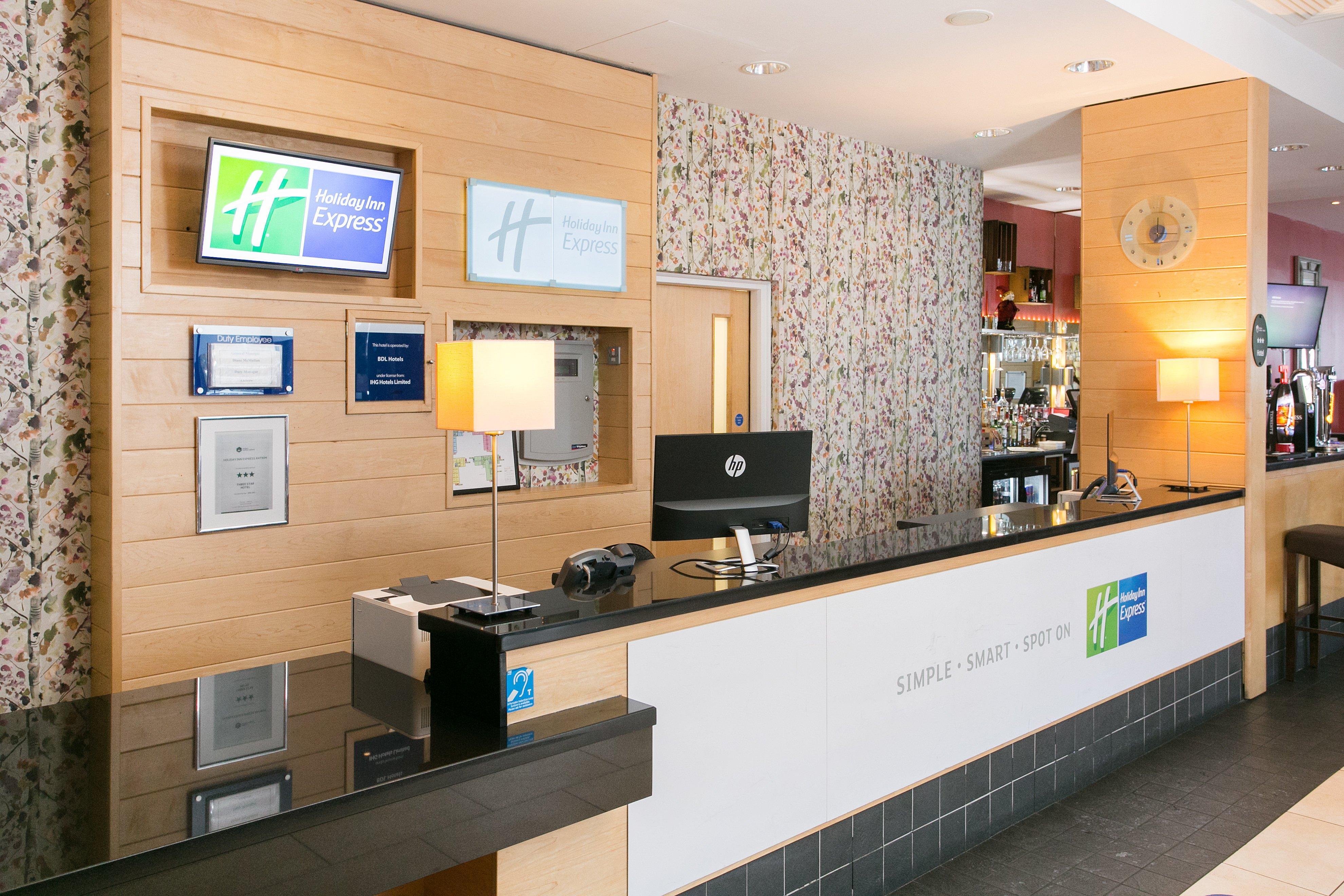 Holiday Inn Express Antrim By Ihg Экстерьер фото