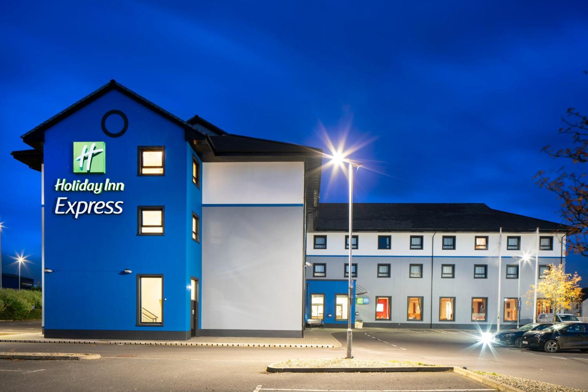 Holiday Inn Express Antrim By Ihg Экстерьер фото