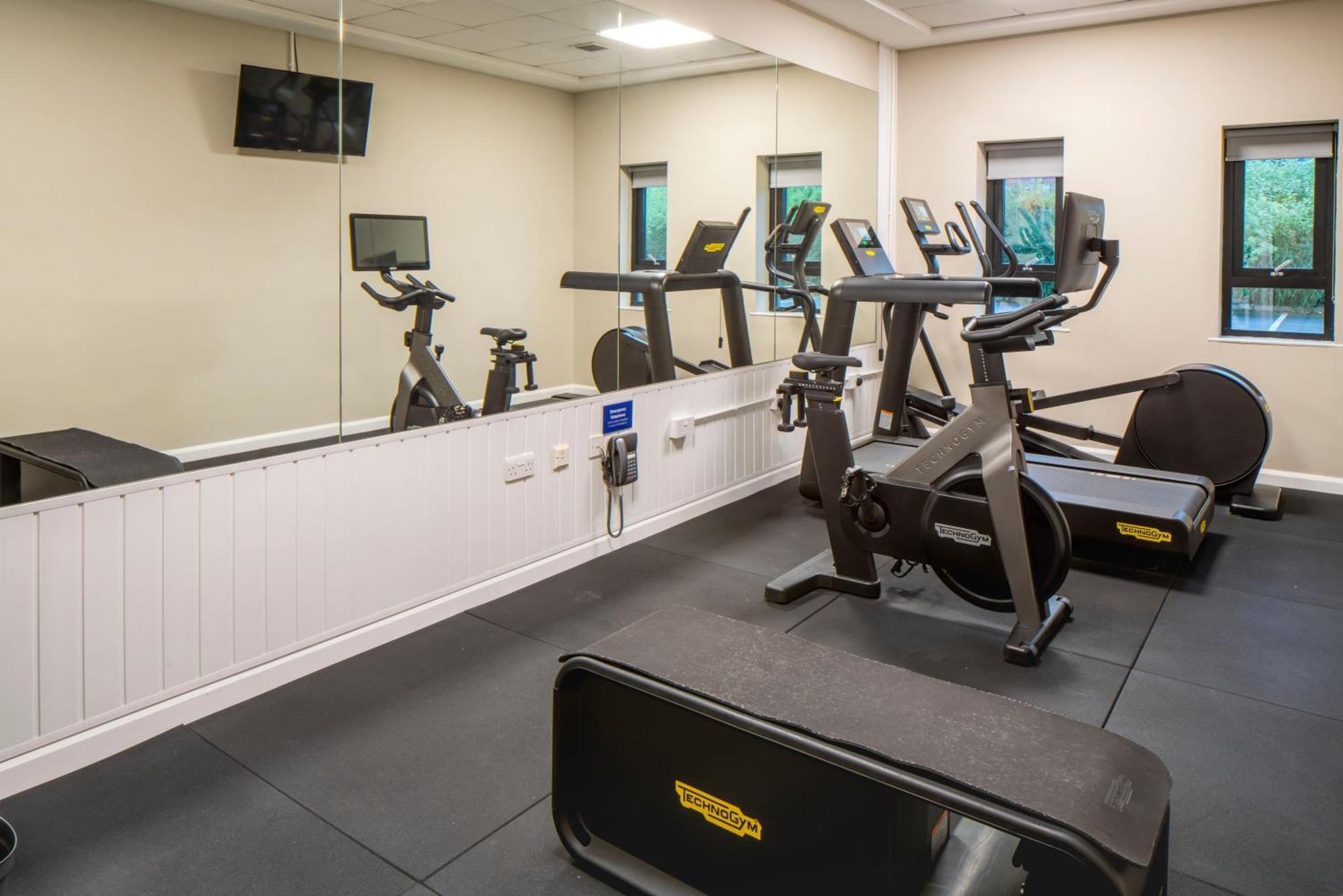 Holiday Inn Express Antrim By Ihg Экстерьер фото