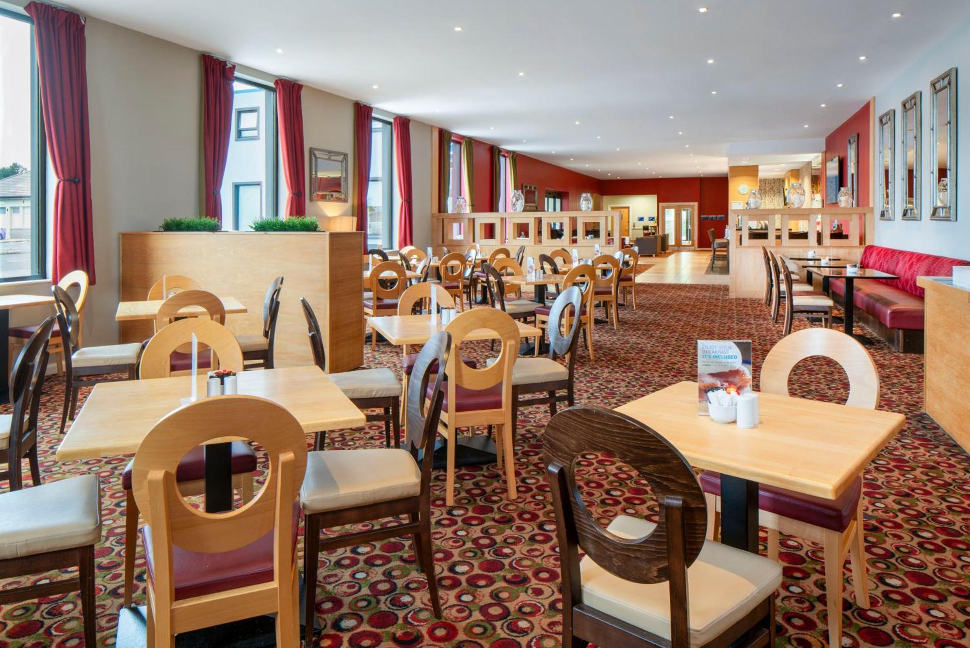 Holiday Inn Express Antrim By Ihg Экстерьер фото