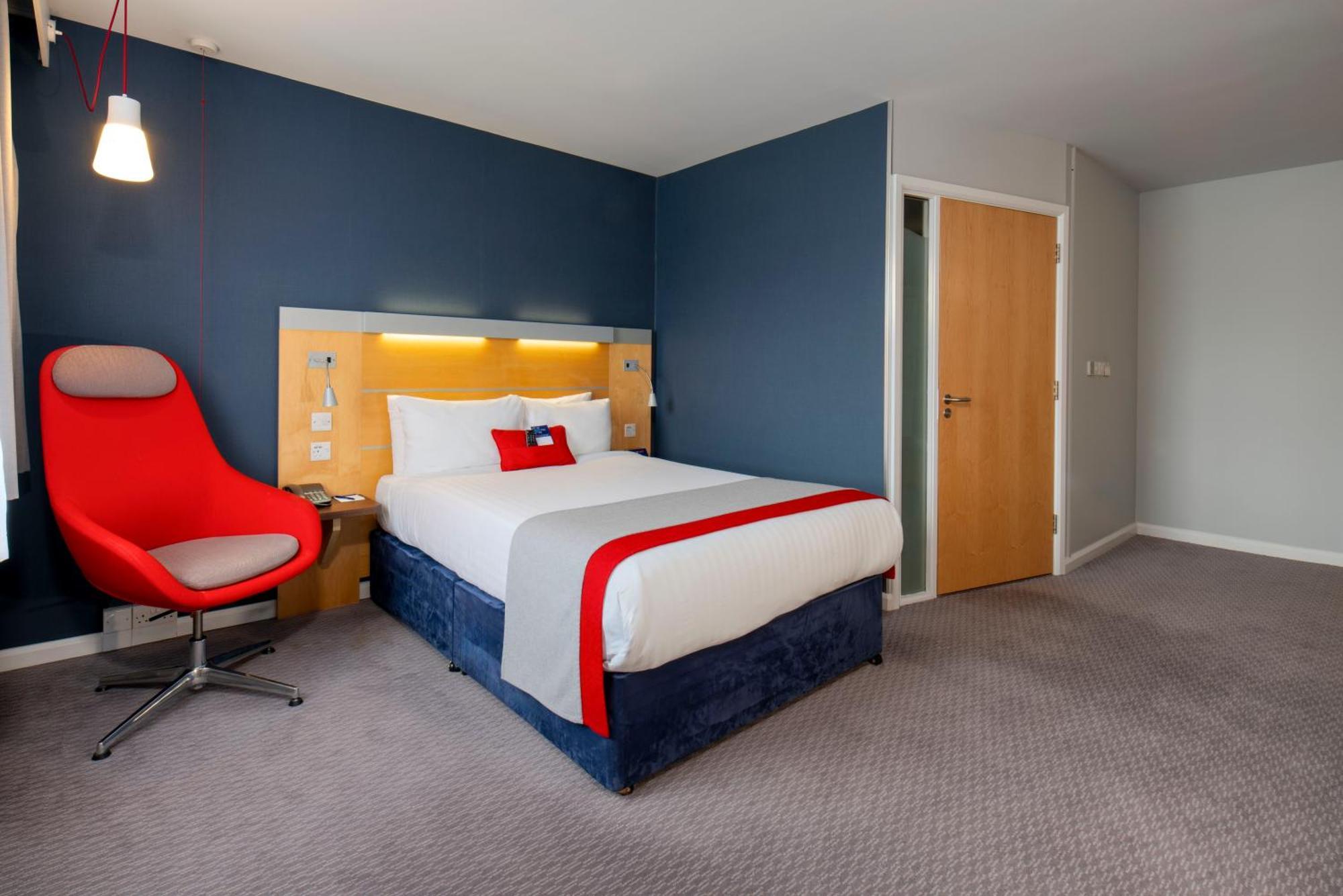Holiday Inn Express Antrim By Ihg Экстерьер фото