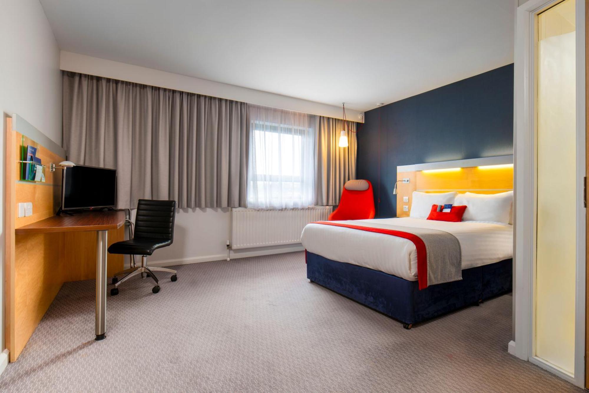 Holiday Inn Express Antrim By Ihg Экстерьер фото