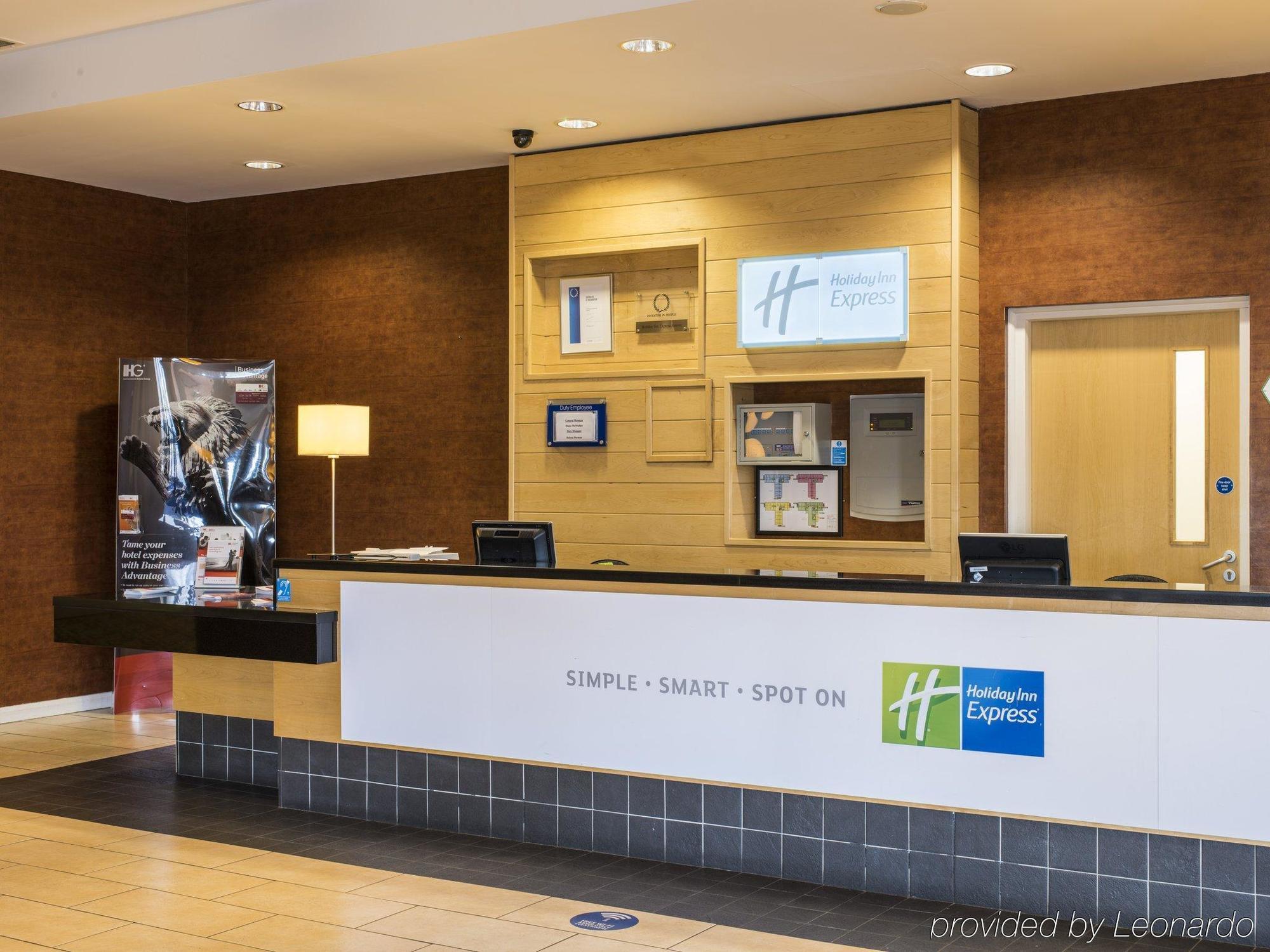 Holiday Inn Express Antrim By Ihg Экстерьер фото