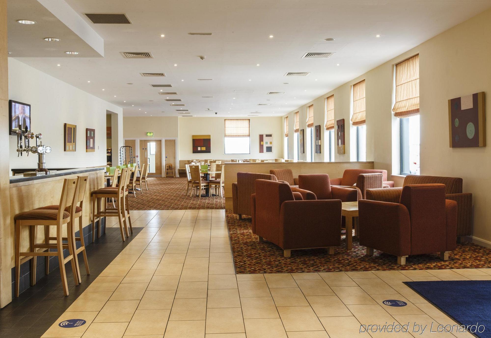 Holiday Inn Express Antrim By Ihg Экстерьер фото