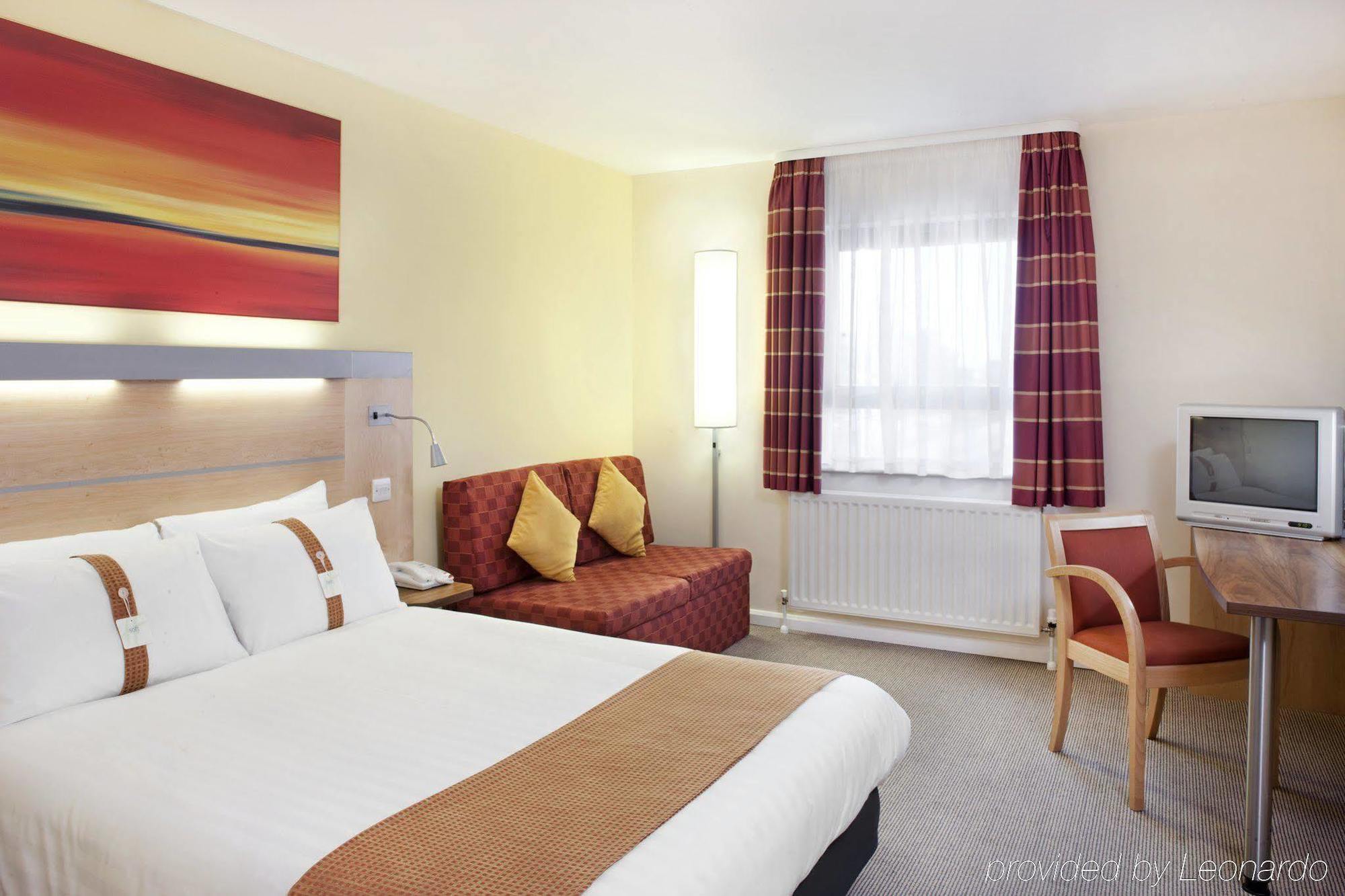 Holiday Inn Express Antrim By Ihg Номер фото
