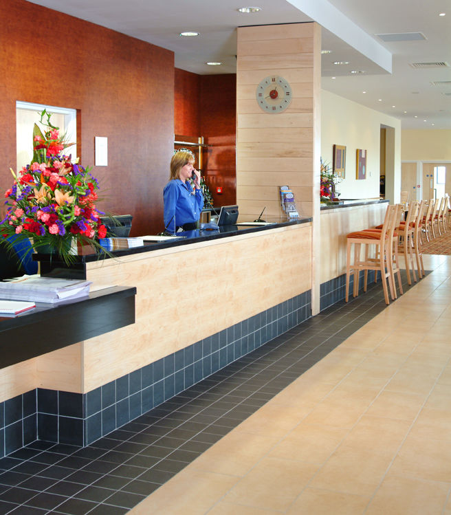 Holiday Inn Express Antrim By Ihg Интерьер фото